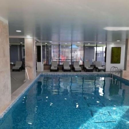 Alezzi Beach Vibe Family Studio With Spa Piscina Interioara Incalzita Sauna Jacuzzi Gym Navodari Ngoại thất bức ảnh